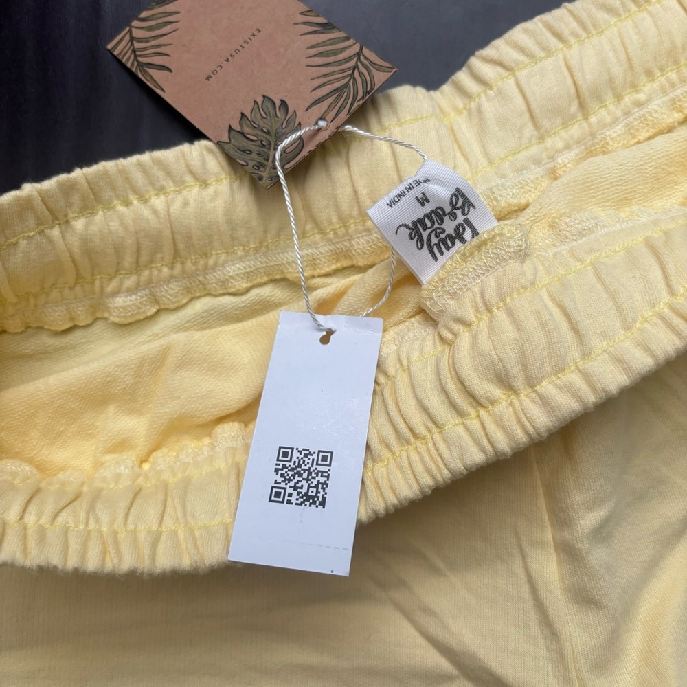 NWT Daybreak soft yellow cotton drawstring dolphin shorts size M - Picture 2 of 4
